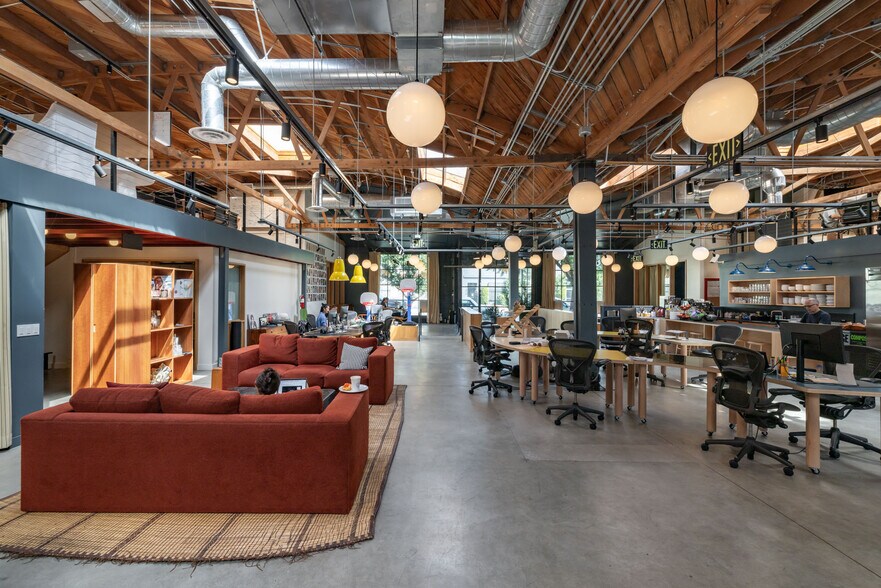 More Photos Of 4216 W Jefferson Blvd, Los Angeles Loft Creative Space For Lease