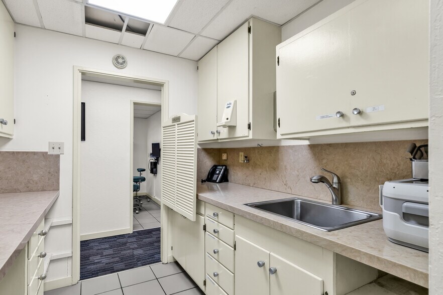 More Photos Of 7930 MacArthur Blvd, Oakland Medical For Sale