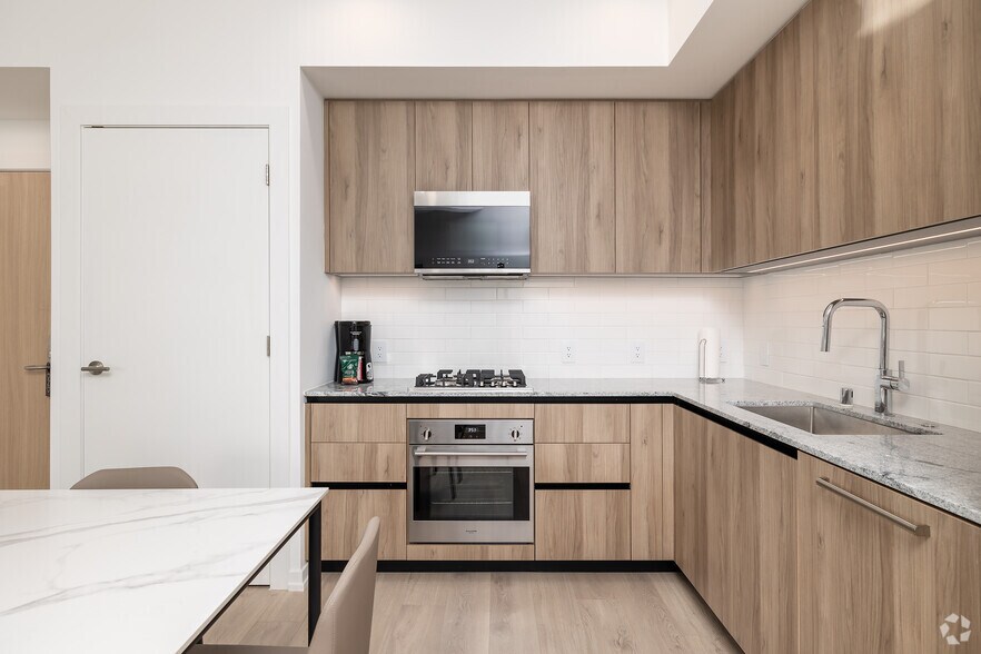 More Photos Of 6933 Santa Monica Blvd, Los Angeles Apartments For Lease