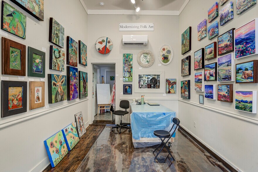 More Photos Of 107 E Main St, Jonesborough Storefront For Sale