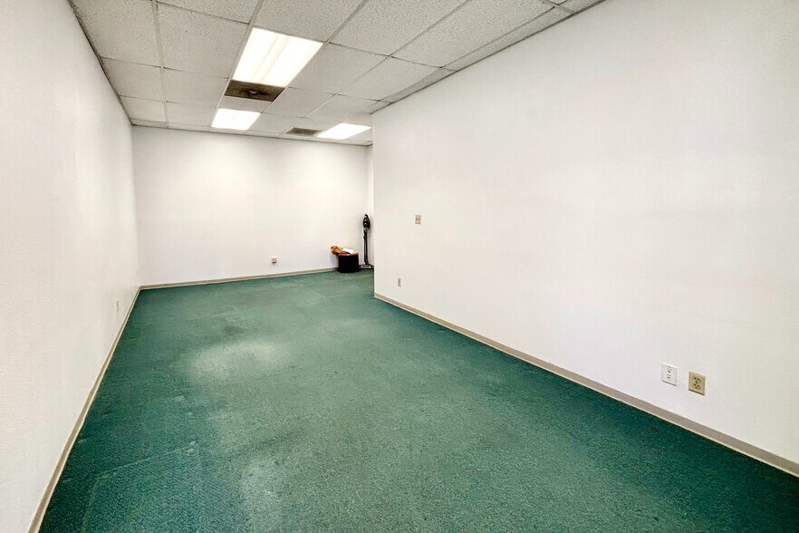 More Photos Of 5959 Mission Gorge Rd, San Diego Office For Sale