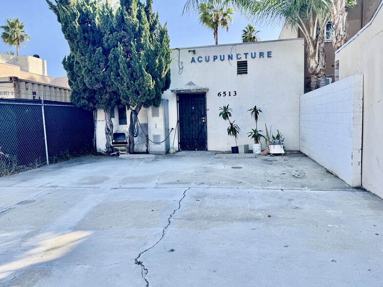 Primary Photo Of 6513 Whittier Blvd, Los Angeles Medical For Sale