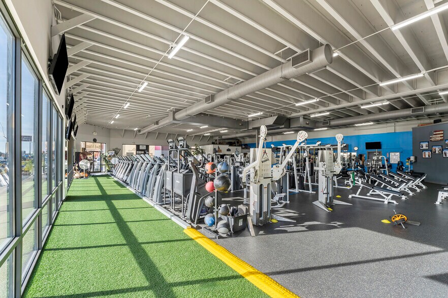 More Photos Of 1631 E Seltice Way, Post Falls Freestanding For Sale