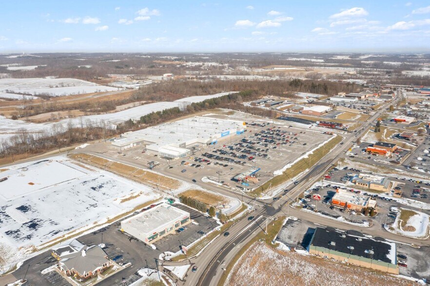 More Photos Of 704-720 Harry Sauner Rd, Hillsboro General Retail For Lease