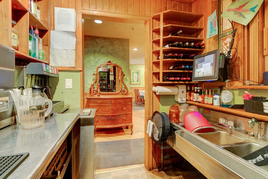 More Photos Of 1702 Park Hill Dr, Gainesville Restaurant For Sale