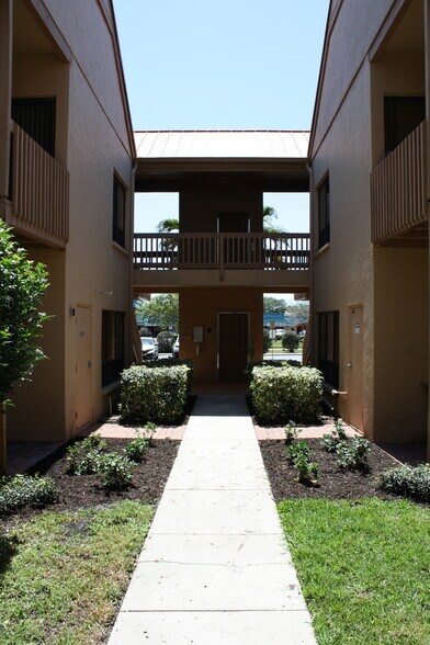 More Photos Of 2831 Ringling Blvd, Sarasota Office For Lease