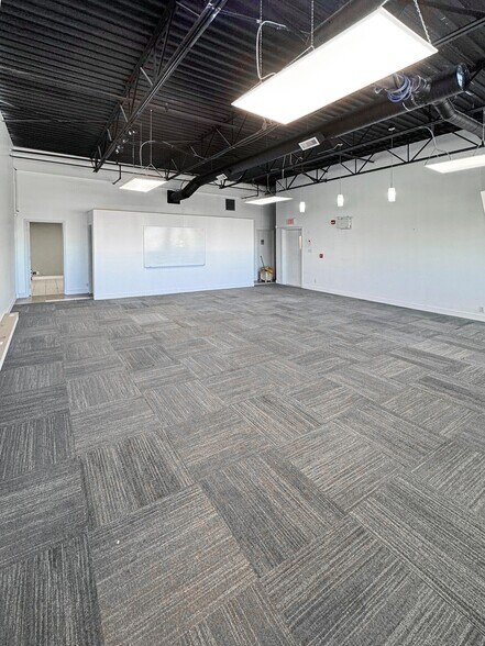 More Photos Of 3750 46th Ave SE, Calgary Warehouse For Lease