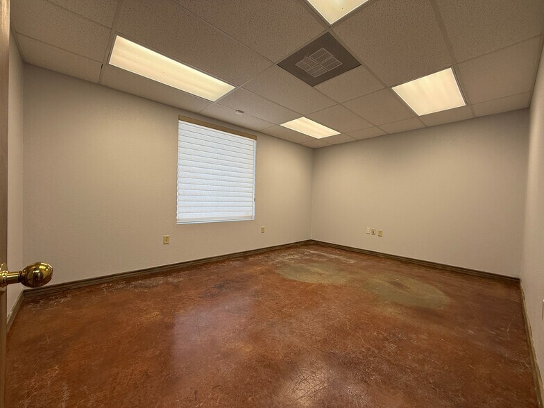 More Photos Of 2281 N Masch Branch Rd, Denton Office For Lease