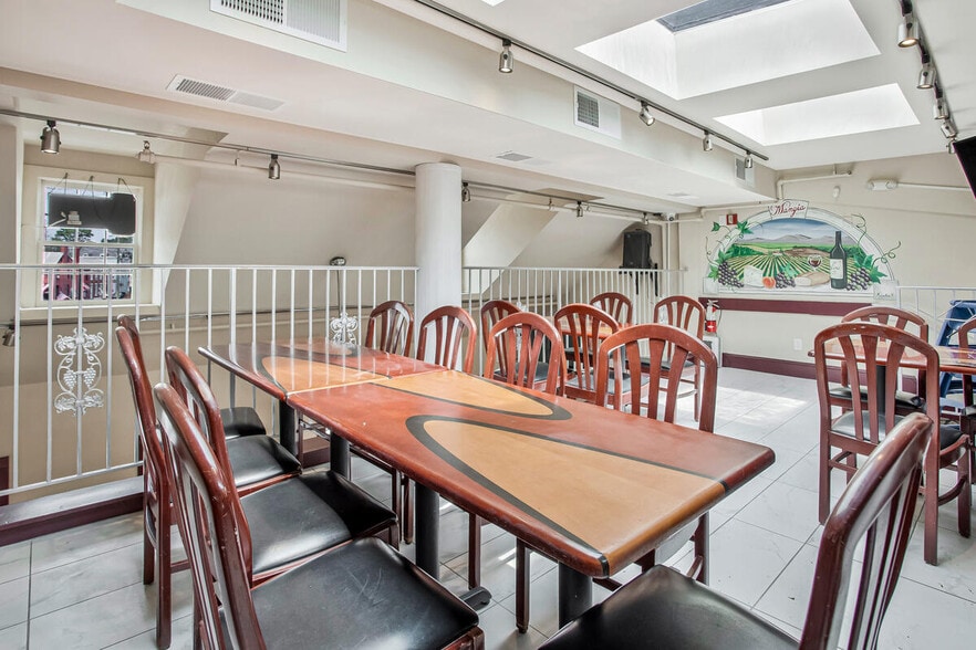 More Photos Of 81 Main St, Annapolis Restaurant For Sale