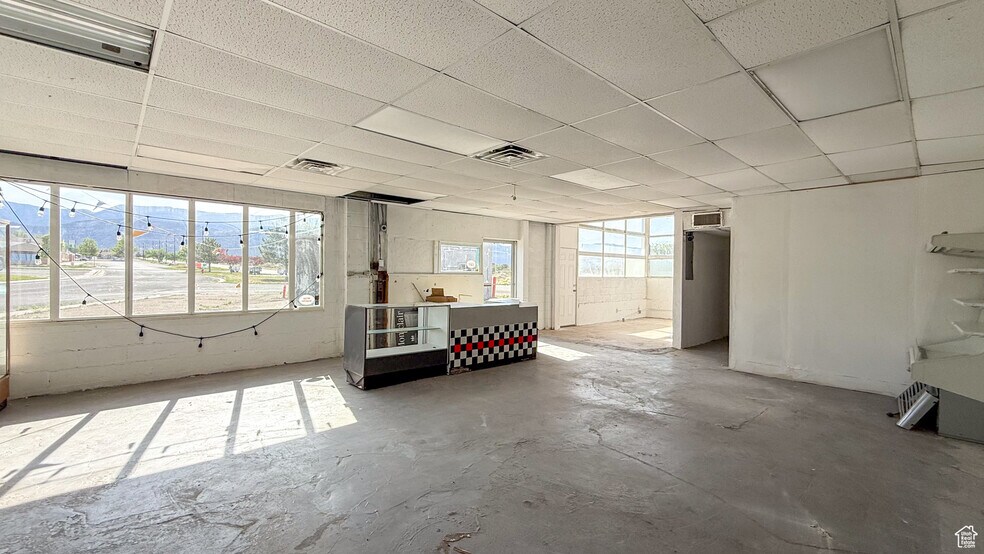 More Photos Of 100 W Geneva, East Carbon Convenience Store For Lease