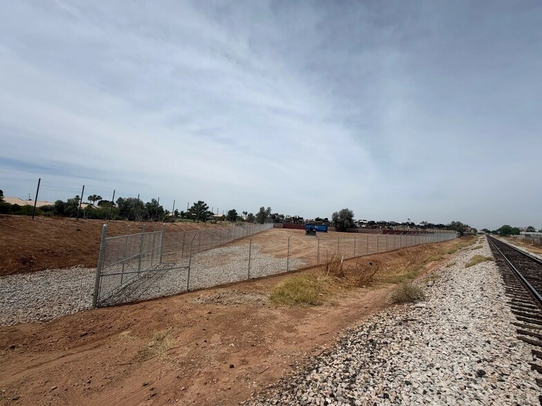 Primary Photo Of 1376 N McQueen Rd, Gilbert Contractor Storage Yard For Lease