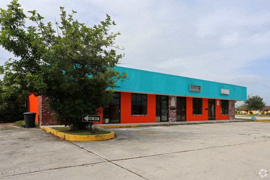 More Photos Of 1410-1412 N 25th St, Fort Pierce Storefront Retail Office For Lease
