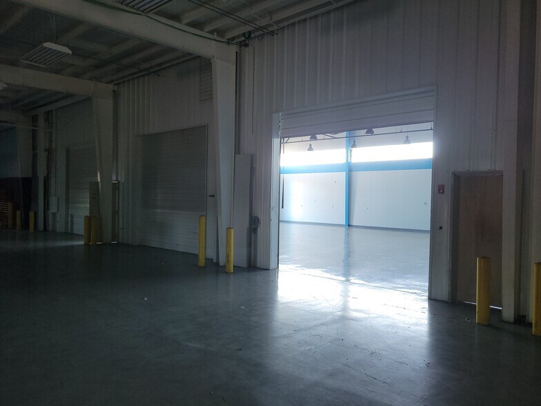 More Photos Of 2471 Covington Pike, Memphis General Retail For Sale