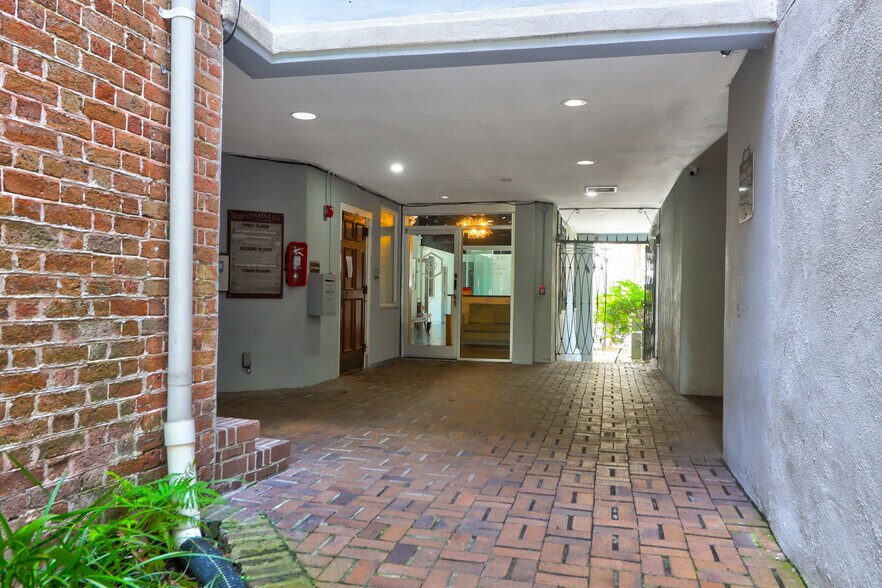 More Photos Of 182-184 E Bay St, Charleston Storefront Retail Office For Lease