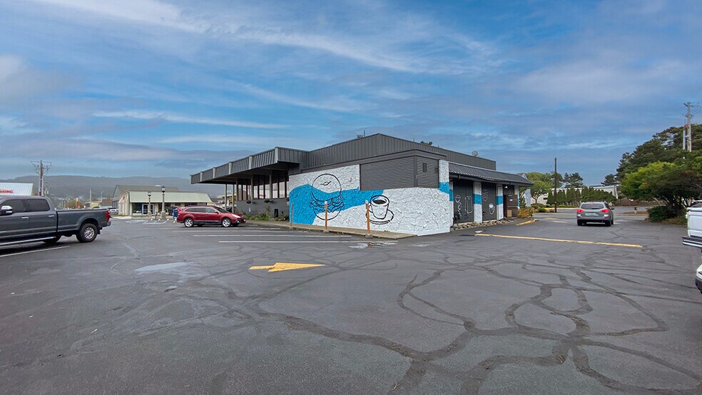 More Photos Of 210 S Holladay Dr, Seaside Restaurant For Sale
