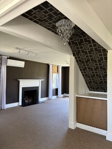 More Photos Of 3 Waterville Rd, Avon Office Residential For Lease