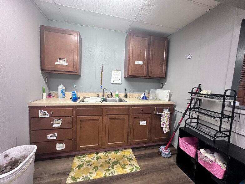 More Photos Of 116 1/2 E Church St, Alexandria Apartments For Sale