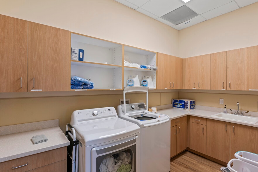 More Photos Of 42525 Tall Cedars Pkwy, Chantilly Schools For Lease