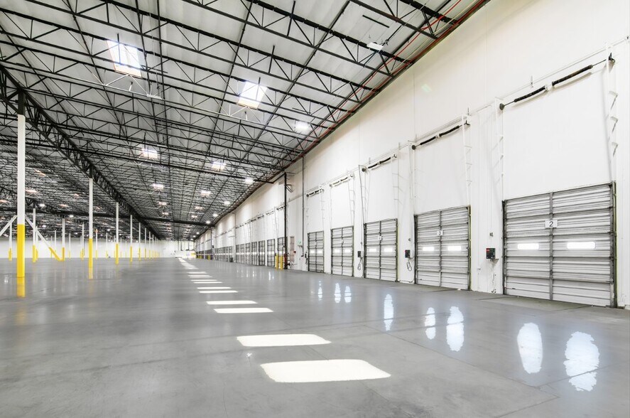 More Photos Of 17300 Slover Ave, Fontana Warehouse For Lease