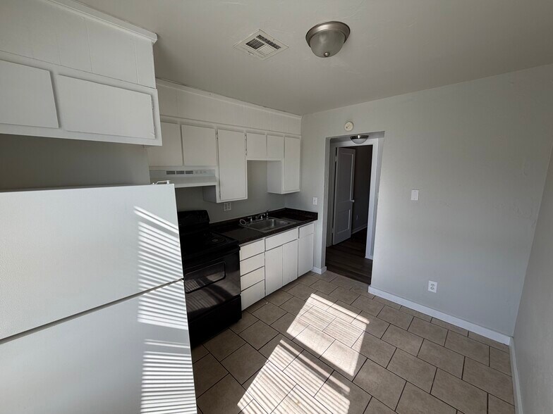 More Photos Of 200 NE 14th St, Oklahoma City Apartments For Sale