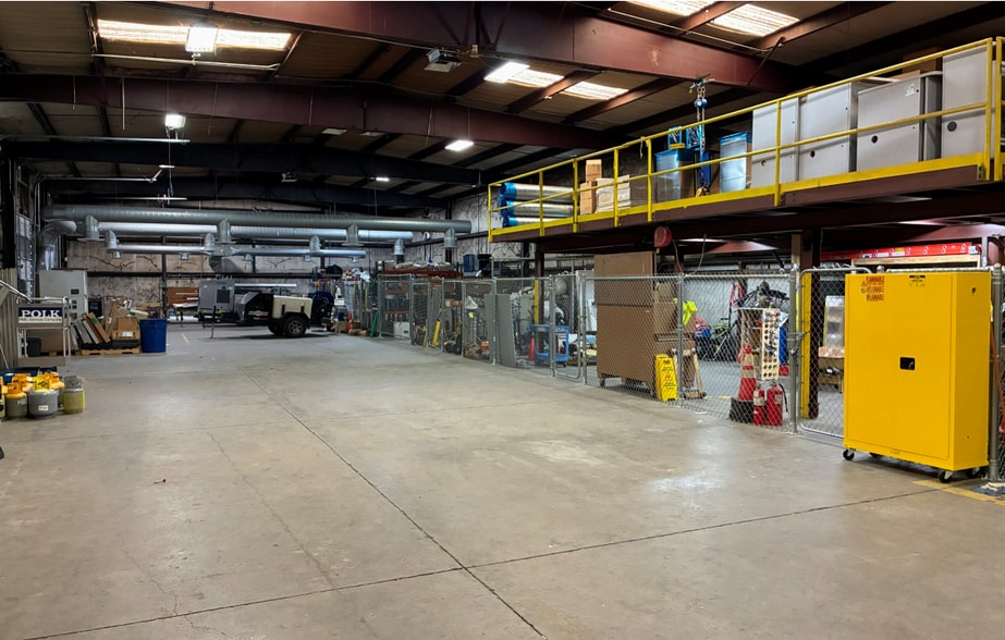 More Photos Of 2425 Dillard St, Grand Prairie Flex For Sale