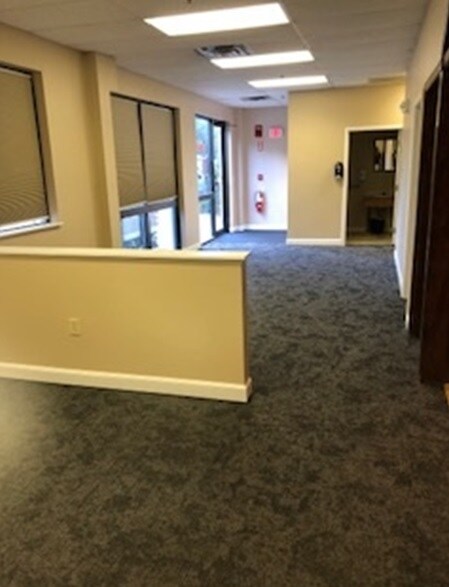 More Photos Of 65 Avco Rd, Haverhill Warehouse For Lease