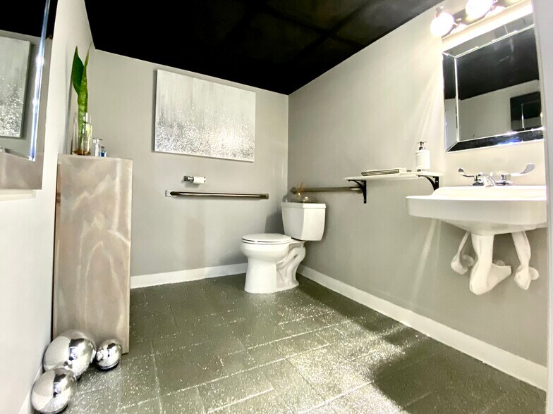 Primary Photo Of 777 S Palm Ave, Sarasota Coworking Space
