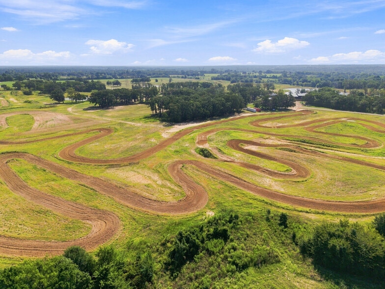More Photos Of 397 VZ County Road 3611, Edgewood Sports And Entertainment For Sale