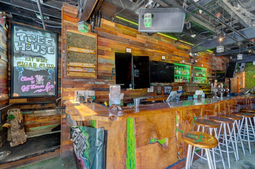 More Photos Of 135 Duval St, Key West Bar For Lease