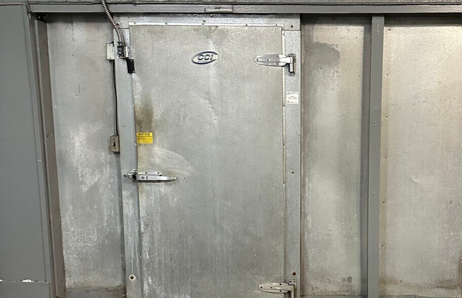 More Photos Of 126 W 7 Mile Rd, Detroit Storefront For Sale