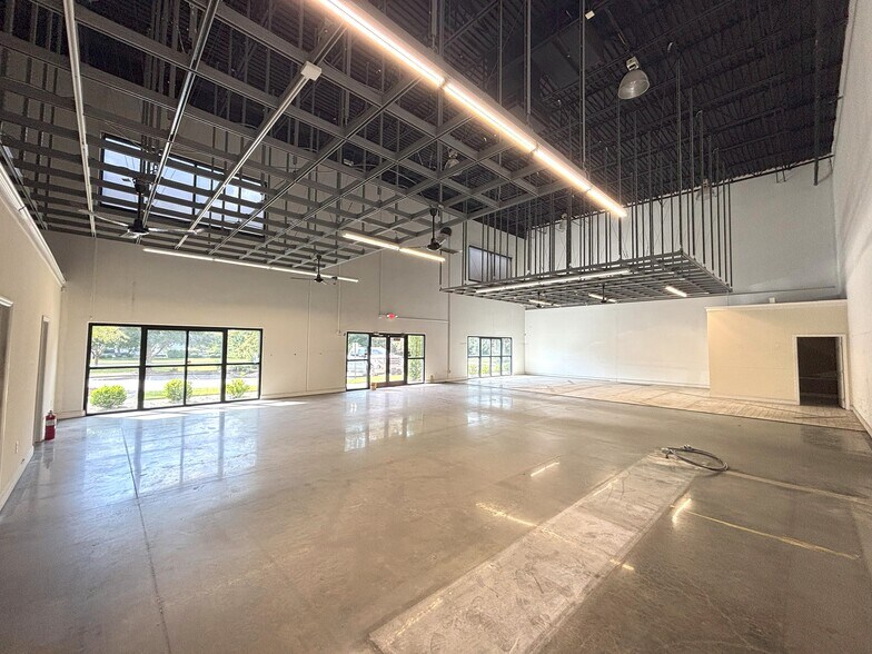 More Photos Of 1330 17th Ave S, Myrtle Beach Showroom For Lease