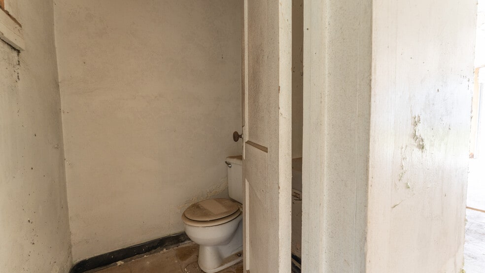 More Photos Of 134 Castleberry st, Pelham Warehouse For Sale