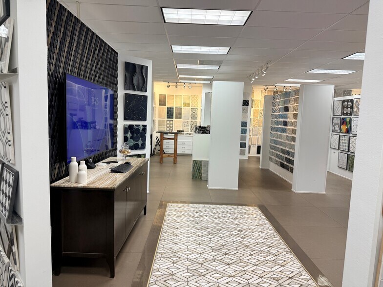 More Photos Of 3308 W 45th St, West Palm Beach Showroom For Lease