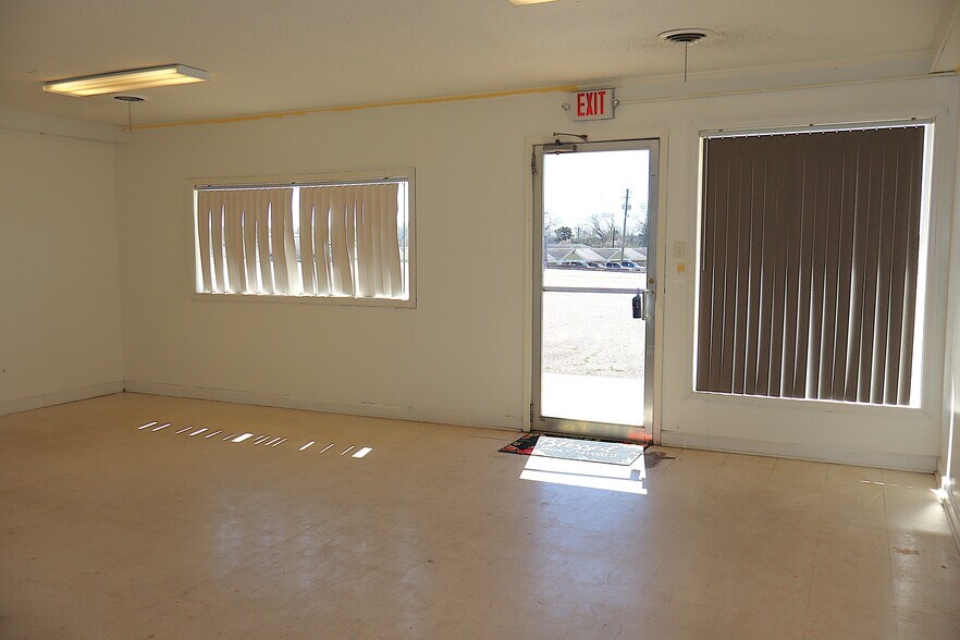 More Photos Of 501 Plaza Dr, Enterprise Storefront Retail Office For Sale