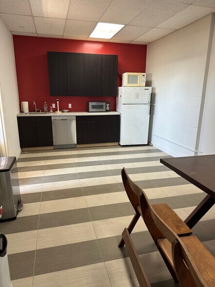 More Photos Of 4223 W Jefferson Blvd, Los Angeles Manufacturing For Lease