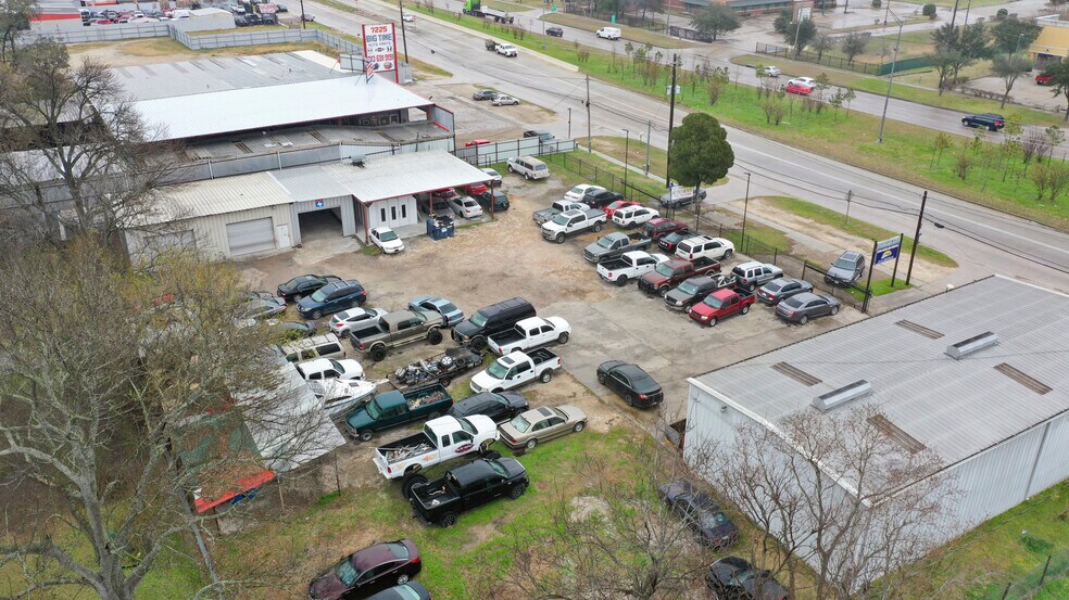 More Photos Of 7215 N Shepherd Dr, Houston Auto Repair For Sale