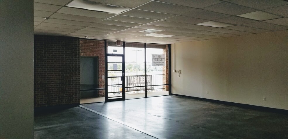 More Photos Of 900 E Copeland Rd, Arlington Unknown For Lease