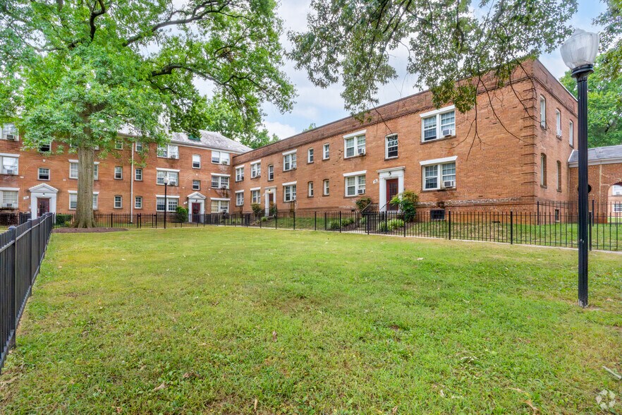 More Photos Of 32 Chesapeake St SW, Washington Apartments For Sale