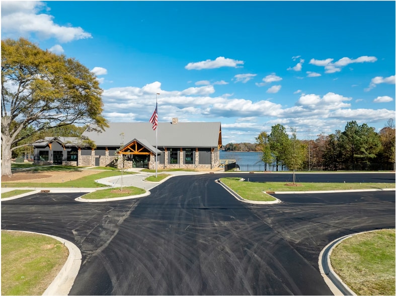 More Photos Of 11728 Mountain Island Brook Ln, Charlotte Restaurant For Lease