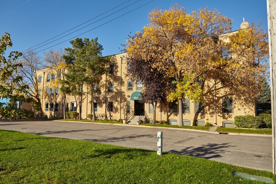 More Photos Of 2303 Wycliff St, Saint Paul Loft Creative Space For Lease