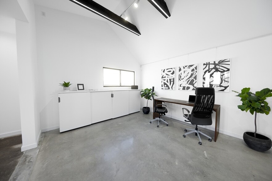More Photos Of 2655 Myrtle Springs Ave, Dallas Light Manufacturing For Sale