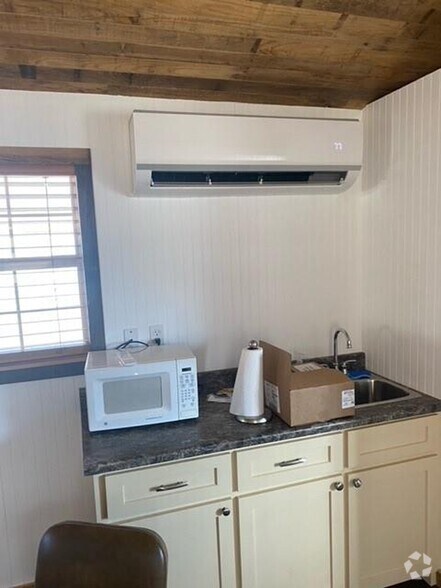 More Photos Of 603 US-281 Hwy, Johnson City Office For Lease