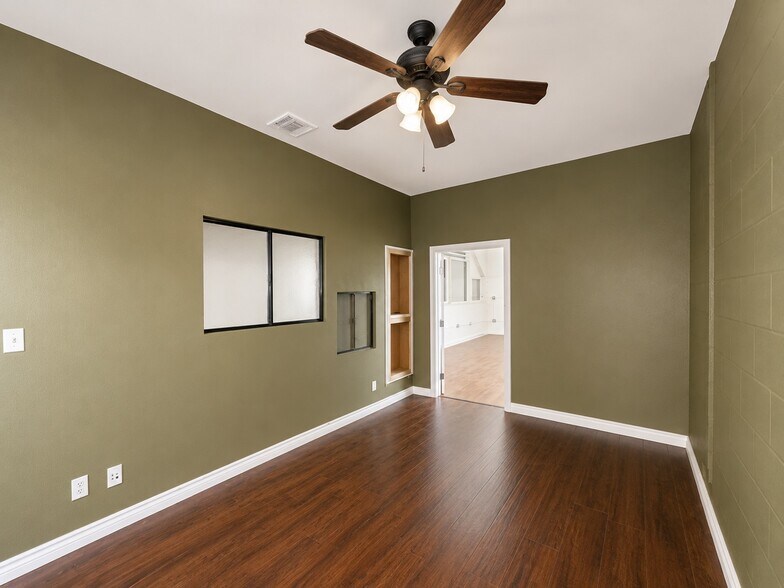 More Photos Of 4136 Eagle Rock Blvd, Los Angeles Storefront For Sale