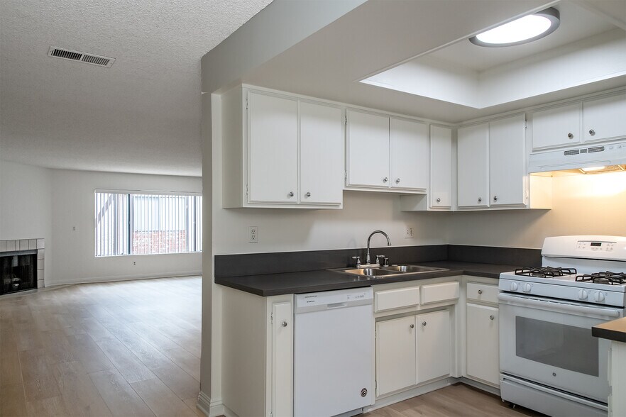 More Photos Of 433 N Louise St, Glendale Apartments For Sale