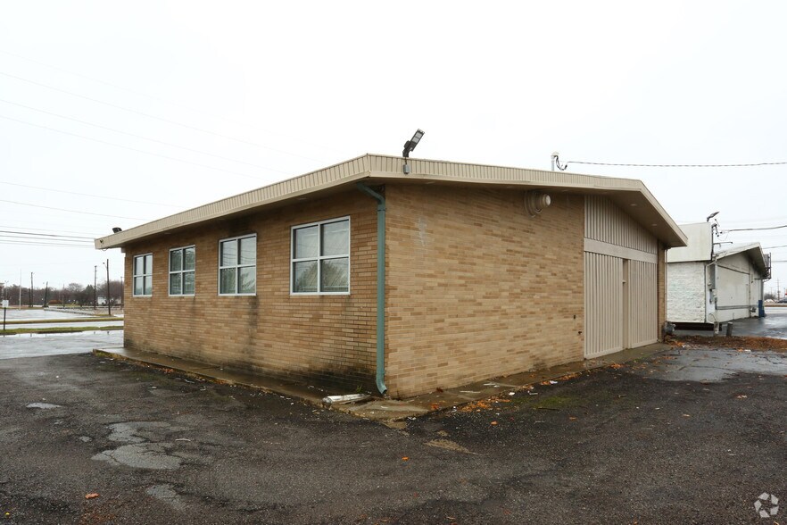 Primary Photo Of 9541 Telegraph Rd, Redford Office For Lease