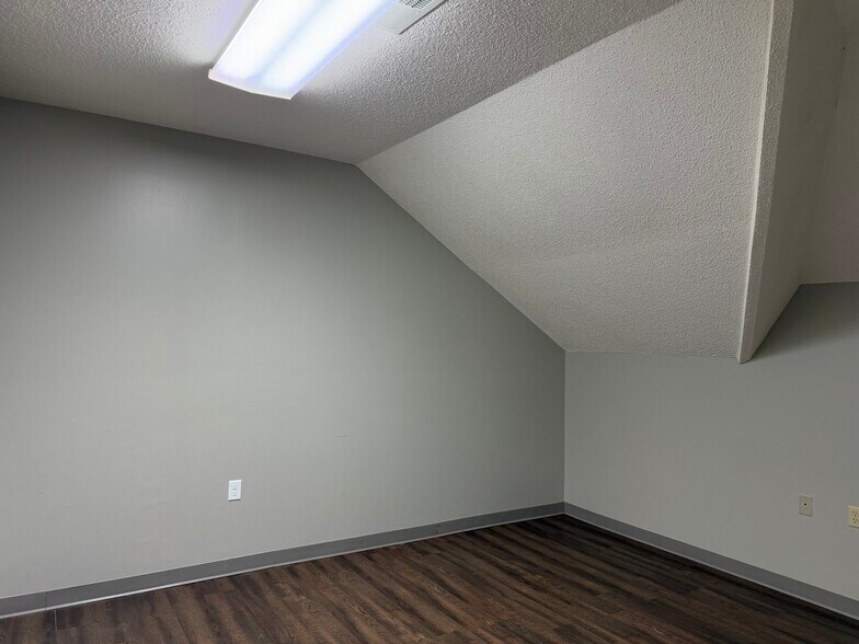 More Photos Of 310 Germantown Bend Cv, Cordova Office For Lease