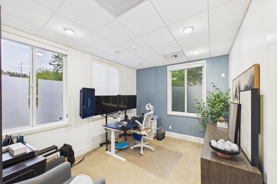 More Photos Of 16880 NE 79th St, Redmond Office For Sale