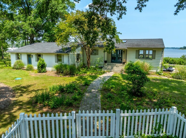 More Photos Of 1052 Old Turkey Point Rd, Edgewater Marina For Sale