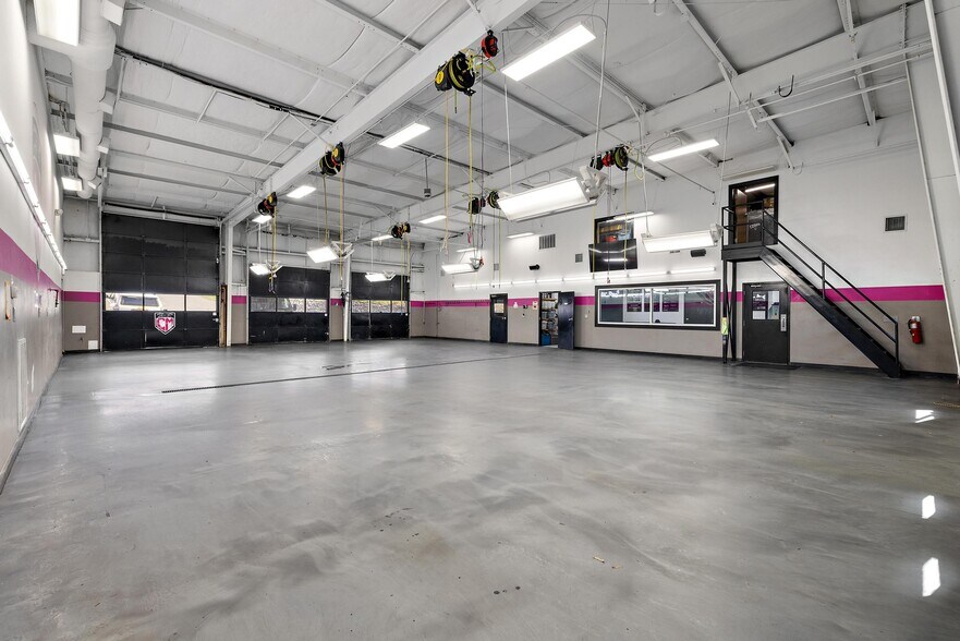 More Photos Of 270 Us Highway 321 NW, Hickory Auto Repair For Sale