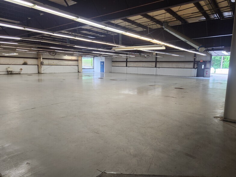 More Photos Of 1425 Gold Star Hwy, Groton Manufacturing For Lease